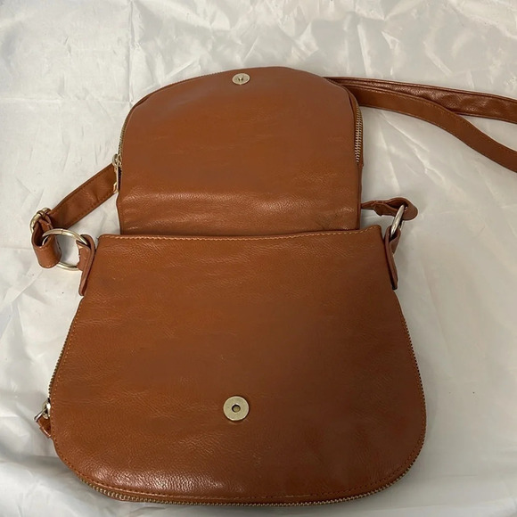 DLG Cognac Brown Faux Leather Saddle Bag Crossbody Purse Adjustable Strap Zips - Picture 6 of 13